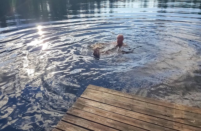 Welcome to this inviting vacation apartment on the lake!
