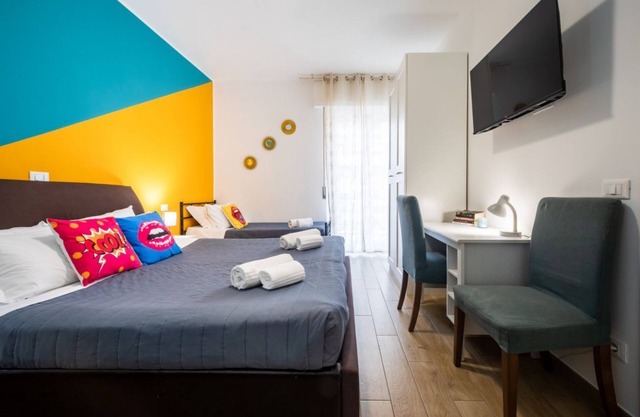 Welcome to Verona Pop, a comfortable duplex of approximately 90 m2, completely renovated in 2020, very bright and furnished with care and attention.The pop art style chosen for this house makes it lively and unique!The accommodation consists of two commu