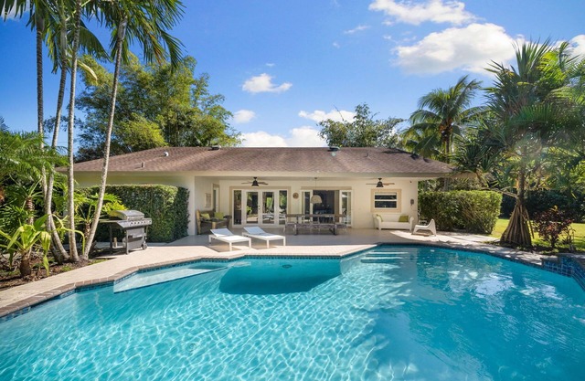 WELCOME TO YOUR PRIVATE OASIS, FULLY GATED ABD PRIVATE PROPERTY, HEATED POOL.