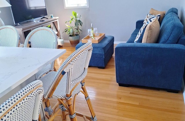 Welcoming 2-bedroom condo in Margate, NJ,. 2 blocks to beach