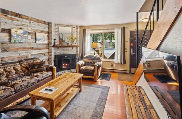 Welcoming 2-bedroom condo 6.1 miles from Red Lodge Mountain Ski Resort