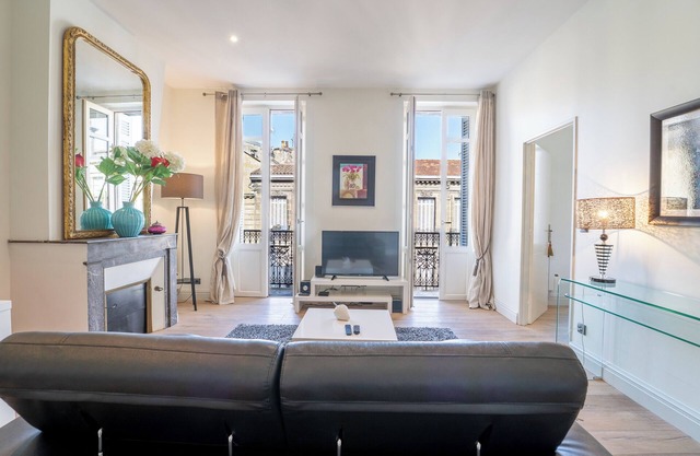 Welcoming Apartment in the Heart of Historic Saint-Michel District