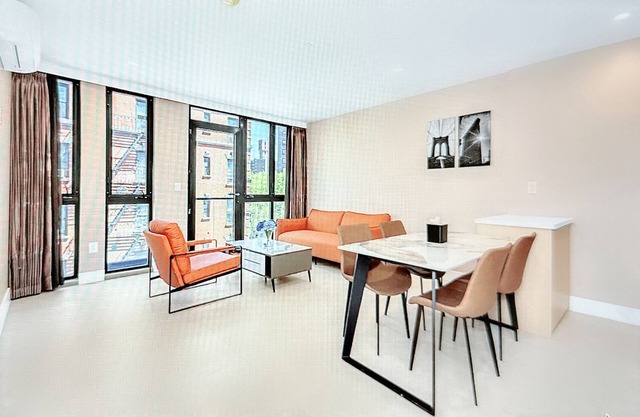 Welcoming building - LES