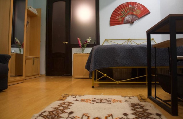 Welhome to a city centre Cozy and Comfy For leisure and Work No go through No other guests Just one host who you can ghost