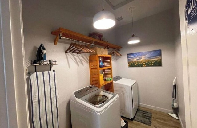 Well appointed home in Glendale with a Private Room with Exclusive Bathroom