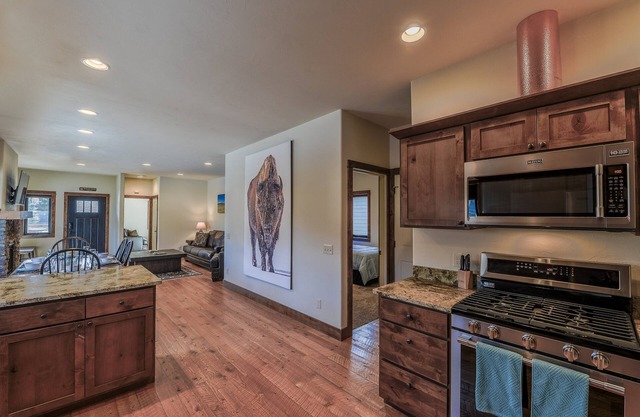 Well Appointed Vacation House in Ennis only 3 blocks from Main St.