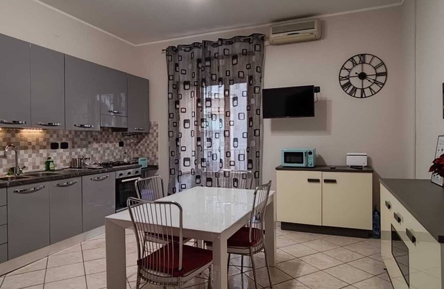 Well Channel House apartment within walking distance of the center