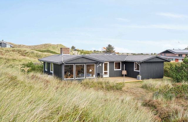 Well-kept 70s holiday home near the North Sea