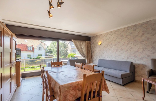 Well-kept sunny flat with sun terrace.