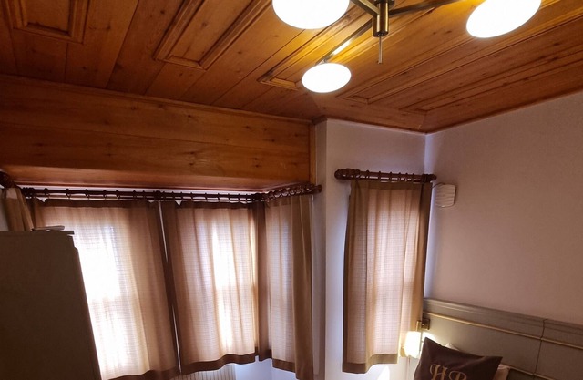 Well located in Sultanahmet, provides air-conditioned rooms, WiFi and a lounge.