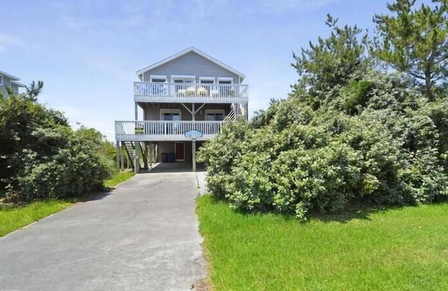 Well-maintained 4 bedroom home in quiet South Nags Head!