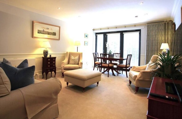 Well-presented, Comfortable Flat in Glasgow's South Side
