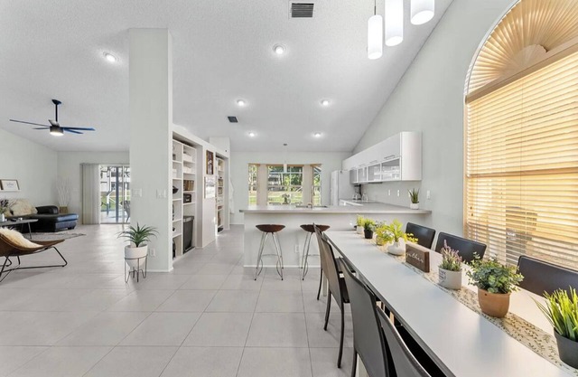 Wellington, FL Modern Family Lakehouse near Equestrian Center