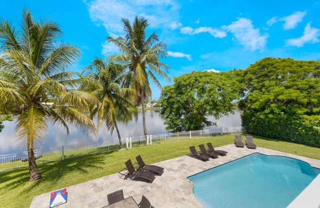 Wellington Lakehouse Heated Pool & Views