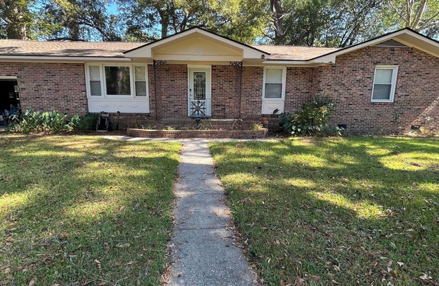 West Ashley vacation home 11 minutes from Port of Charleston Cruise Terminal