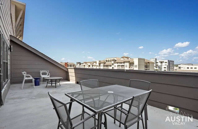 West Campus Triple Homes Walk to UT Austin, SXSW Venue, Zilker Park & Downtown