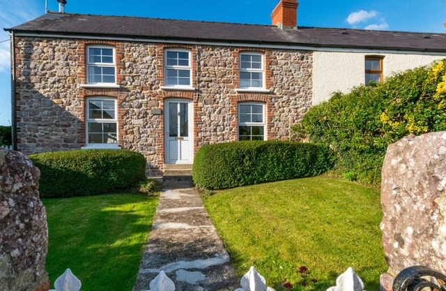 West End Cottage - Three Bedroom House, Sleeps 5