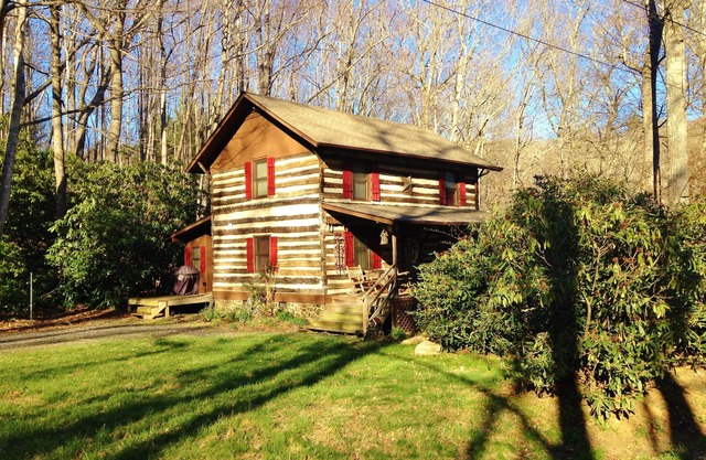 West Jefferson - Enjoy WiFi, Creek, Firepit & Deer.