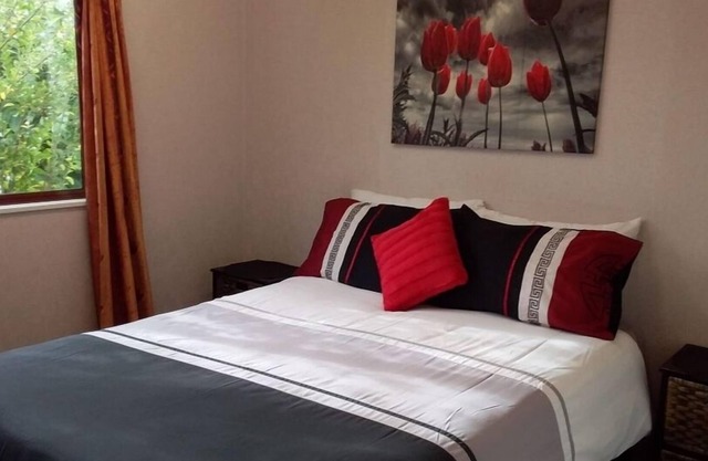 Westport Central 2 minutes Walk from Town