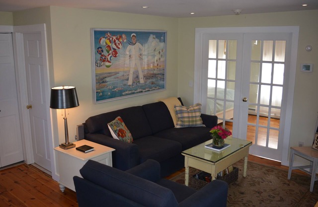 Westville Cottage - Luxury West End Accommodation - Pets Allowed