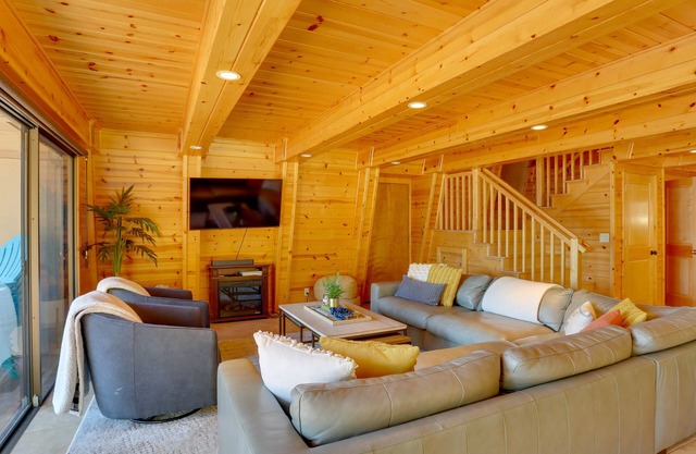 Westwood Lakefront Cabin w/Hot Tub & Boat Dock!