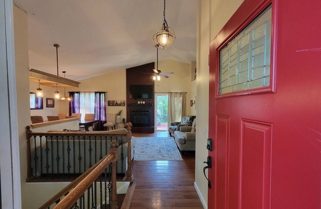 Westy Escape 2 Living Rooms, 2 Primary Bedrooms, Bar, BBQ, FirePit, Patio