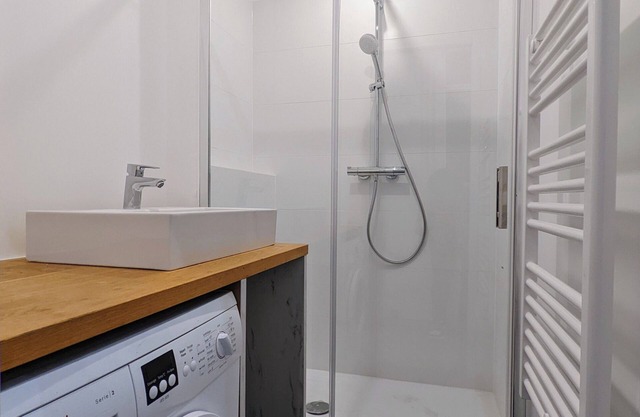 What if we slept in a lovely detached house in Bordeaux?