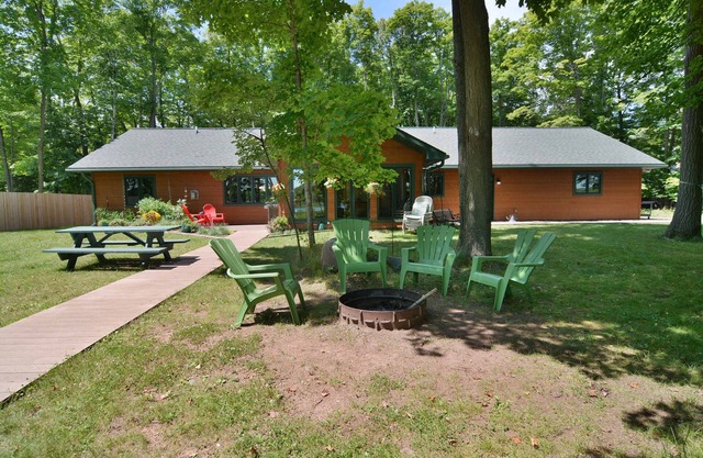 Wheelchair Accessible Lodging on Beautiful Lake Namakagon, Lakefront w/Dock