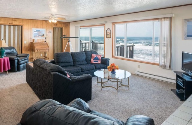 Wheelhouse-Oceanfront, balcony, kitchen, fireplace