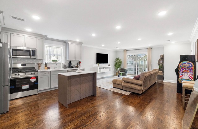 Where Luxury and Style meets Comfort, Welcome to Orange’s Oasis