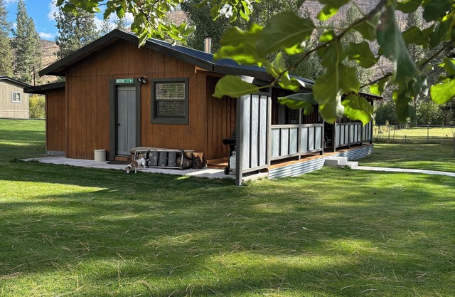 Whispering Moose located for great hikes, Missoula breweries and coffee shops.