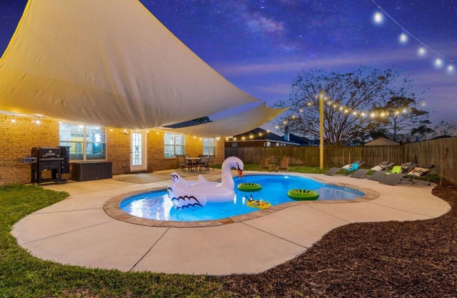 Whispering Paradise: Heated POOL & GAME ROOM