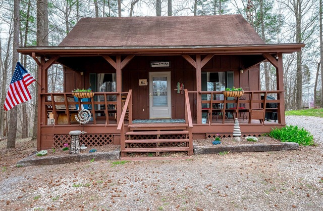 Whispering Pines Cabin at Patoka Lake - Make memories in newly renovated cabin