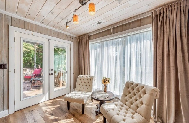 Whispering Pines - a Historic Mentone Home!