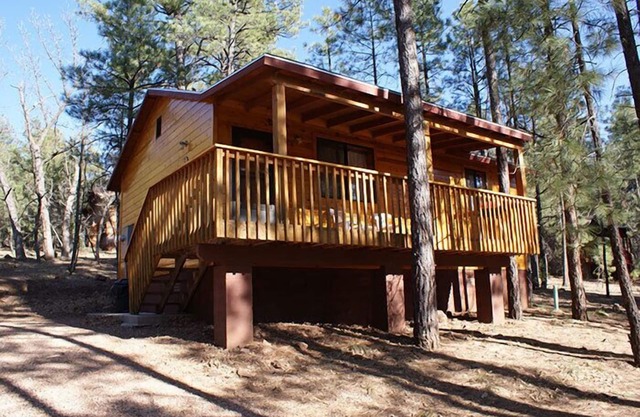 Whispering Pines - Cabin 24 (spa tub)
