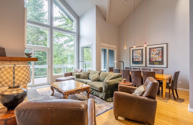 Whistler Village Premier Condo Ski-In Walk Up- Bike Park Direct Access - Hot Tub