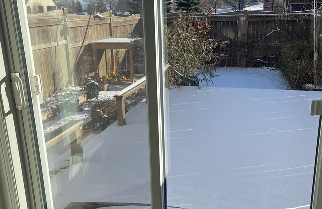 Whitby Townhouse close to Lake Ontario and Go Station