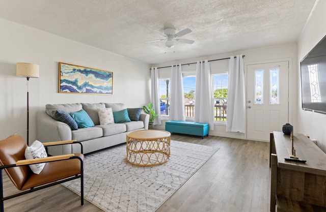 White Coral Cottage 2 Bed, 1 Bath