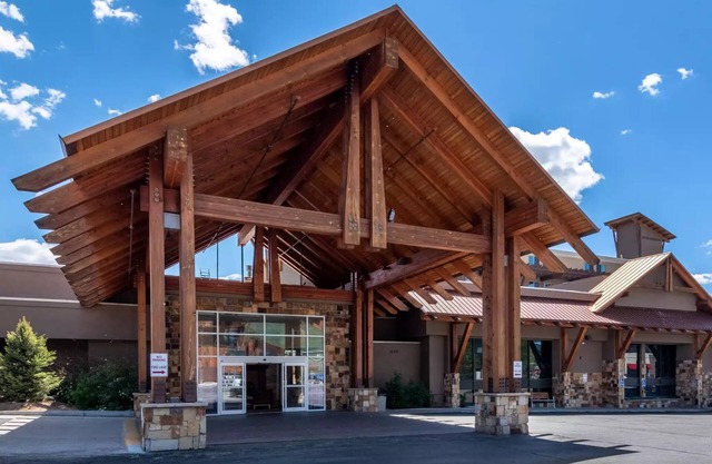 White Peak Hotel