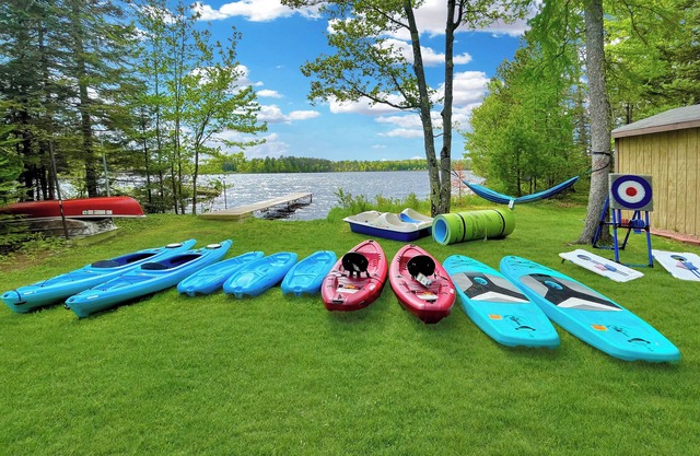 White Pines Cabin: Ideal Location for Fall Colors & Fishing~Inc. 12 boats+motor!