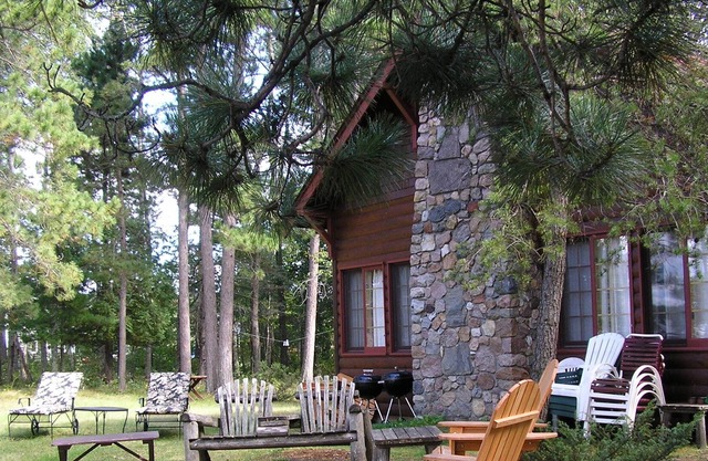 Whitefish Chain, Vintage Log Cabin, Private, Fireplace/Loft, Sleeps 8