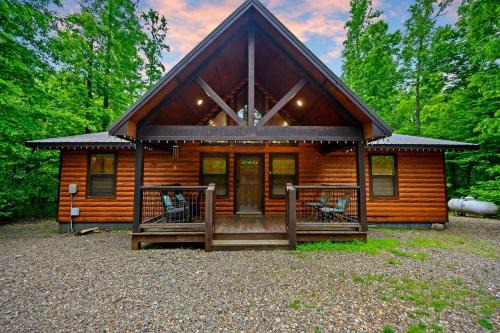 Whitetail Retreat Cabin for 13