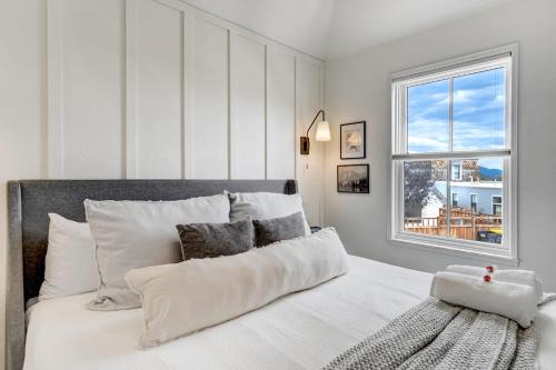 Whitewater Peak - Cozy Retreat with Scenic Views