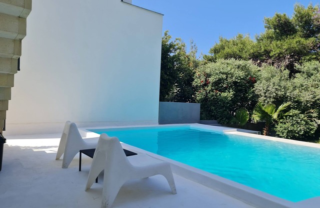 Whole Modern Villa With Pool And Near The Sea