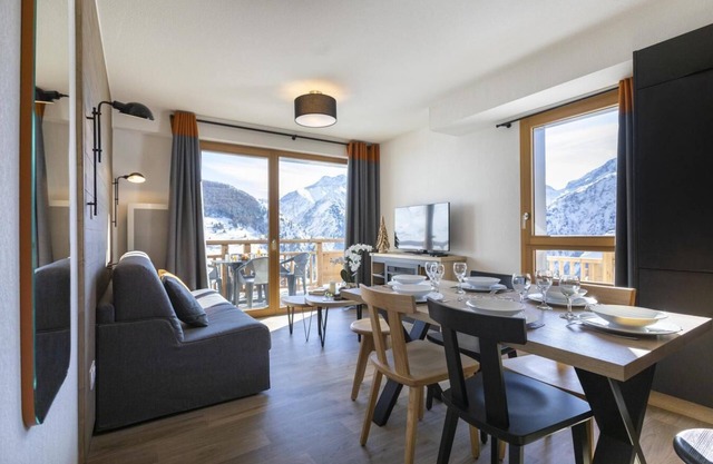 Wifi, 100m from ski lifts, fitness, sauna, hammam, terrace, balcony, tv, ski locker, 43-48m²