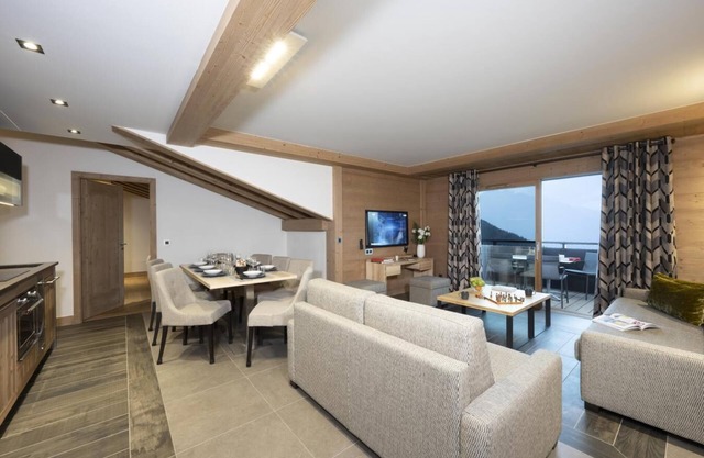 Wifi, ski-in/ski-out & foot of the slopes, view mountain, fitness, swimming pool, balcony, parking
