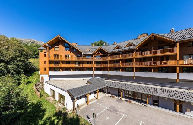 Wifi, ski-in/ski-out & foot of the slopes, fitness, swimming pool, terrace, balcony, parking, tv