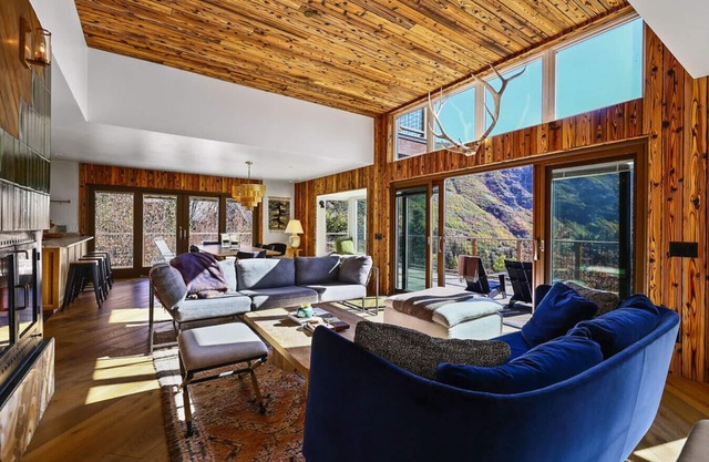 Wildflower at Sundance Deluxe design Hot tub Mountain views Huge decks Open space & ping pong