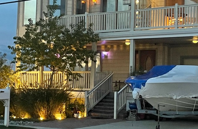 Wildwood by the Bay. lovely 3 room private suite.
