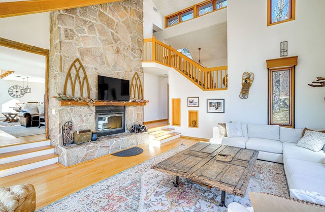 Wilmington Retreat w/Deck, Lake Views & Game Room